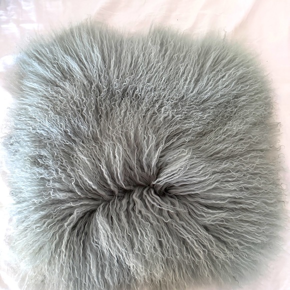 🌹HOST PICK! 🌺West Elm Mangolian fur pillow Cover NWT - Picture 3 of 4